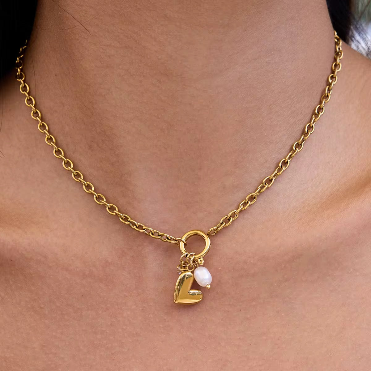 Heart pearl necklace