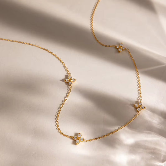 Flower zirconia necklace