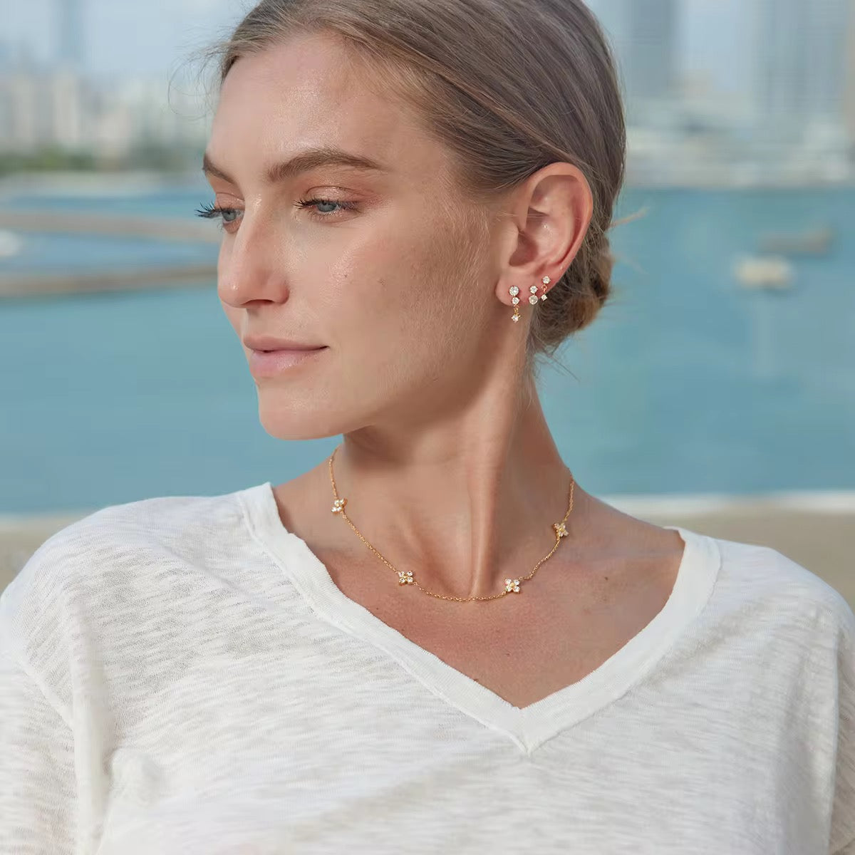 Flower zirconia necklace